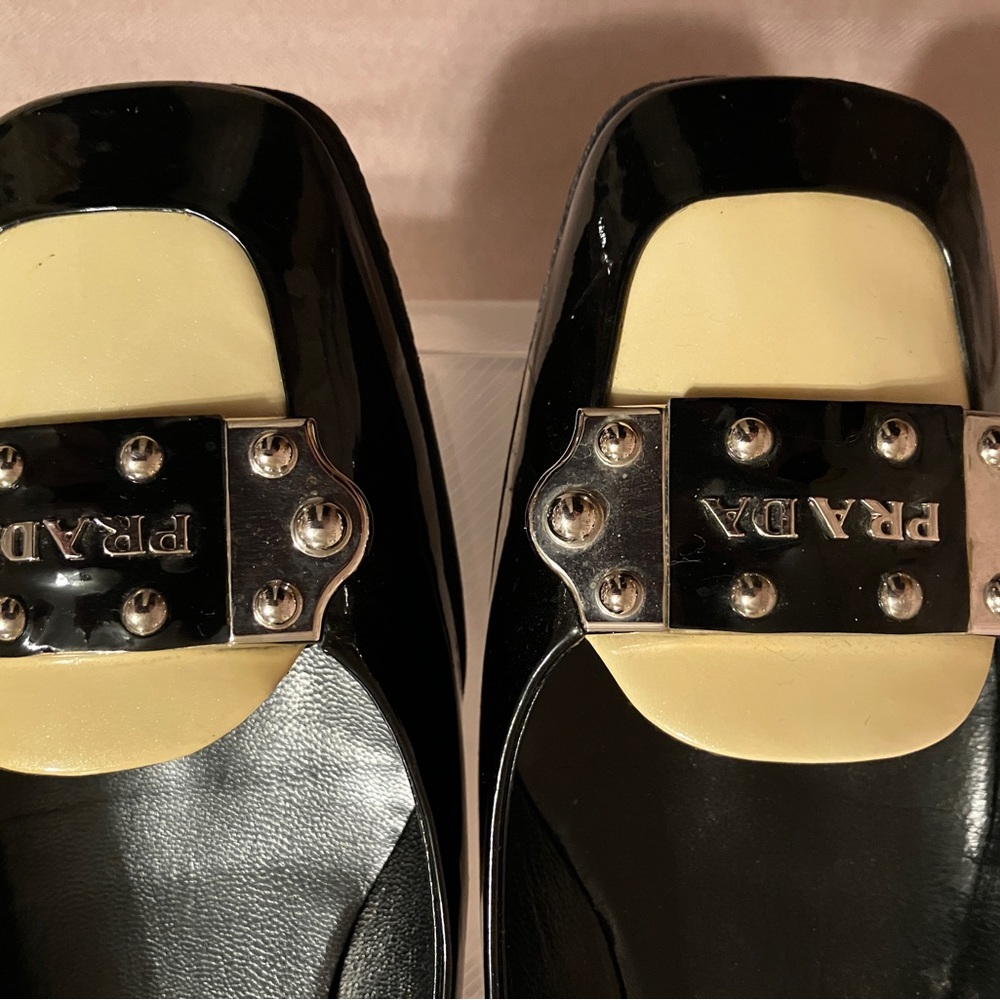Prada Black and Cream Patent Leather Pumps with Prada Buckle - Picture 4 of 7